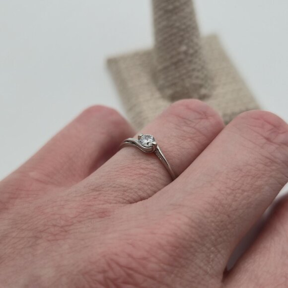 Size 7 Sterling Silver Simple Round Cubic Zirconia Ring A3884 - Picture 5 of 9